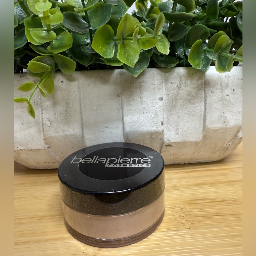 BRAND NEW -bellapierre Cosmetics Mineral Foundation